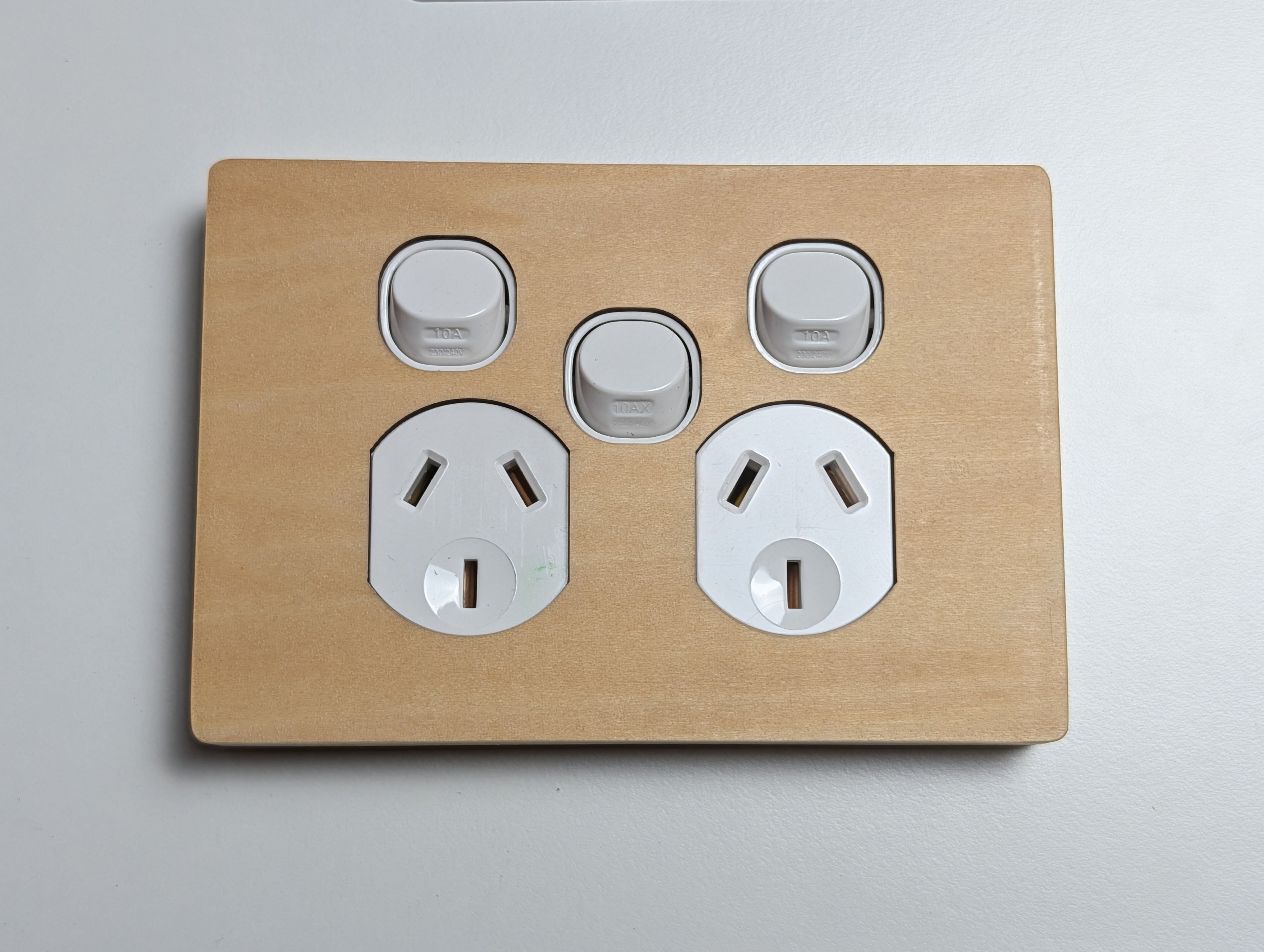 Plywood Double Outlet With Centre Switch