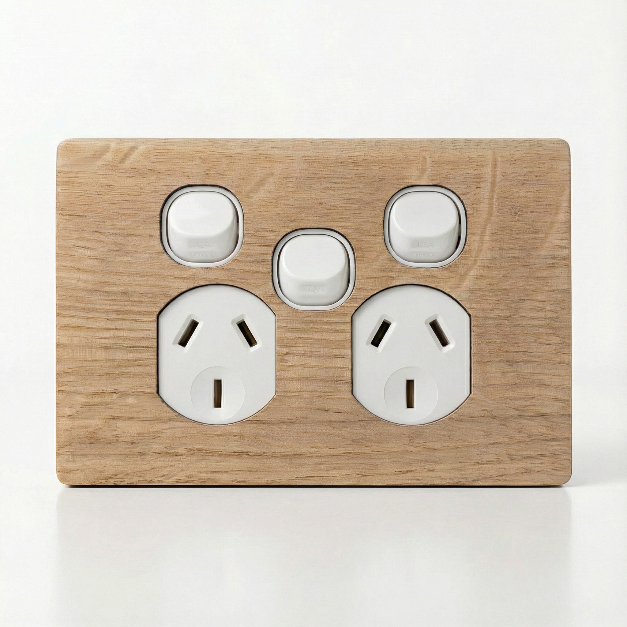 Oak Double Outlet With Centre Switch